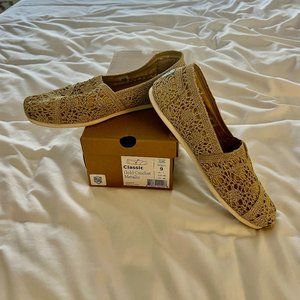 TOMS ladies Classic Mesh Gold Metallic alpargatas size 9